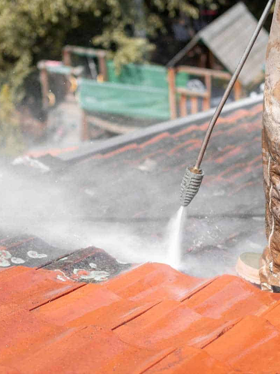 Demoussage de couverture en tuiles, ardoises et zinc à Rosny-sous-Bois (93110) en Seine-Saint-Denis (93) Demoussage de couverture en tuiles, ardoises et zinc à Rosny-sous-Bois (93110) en Seine-Saint-Denis (93)